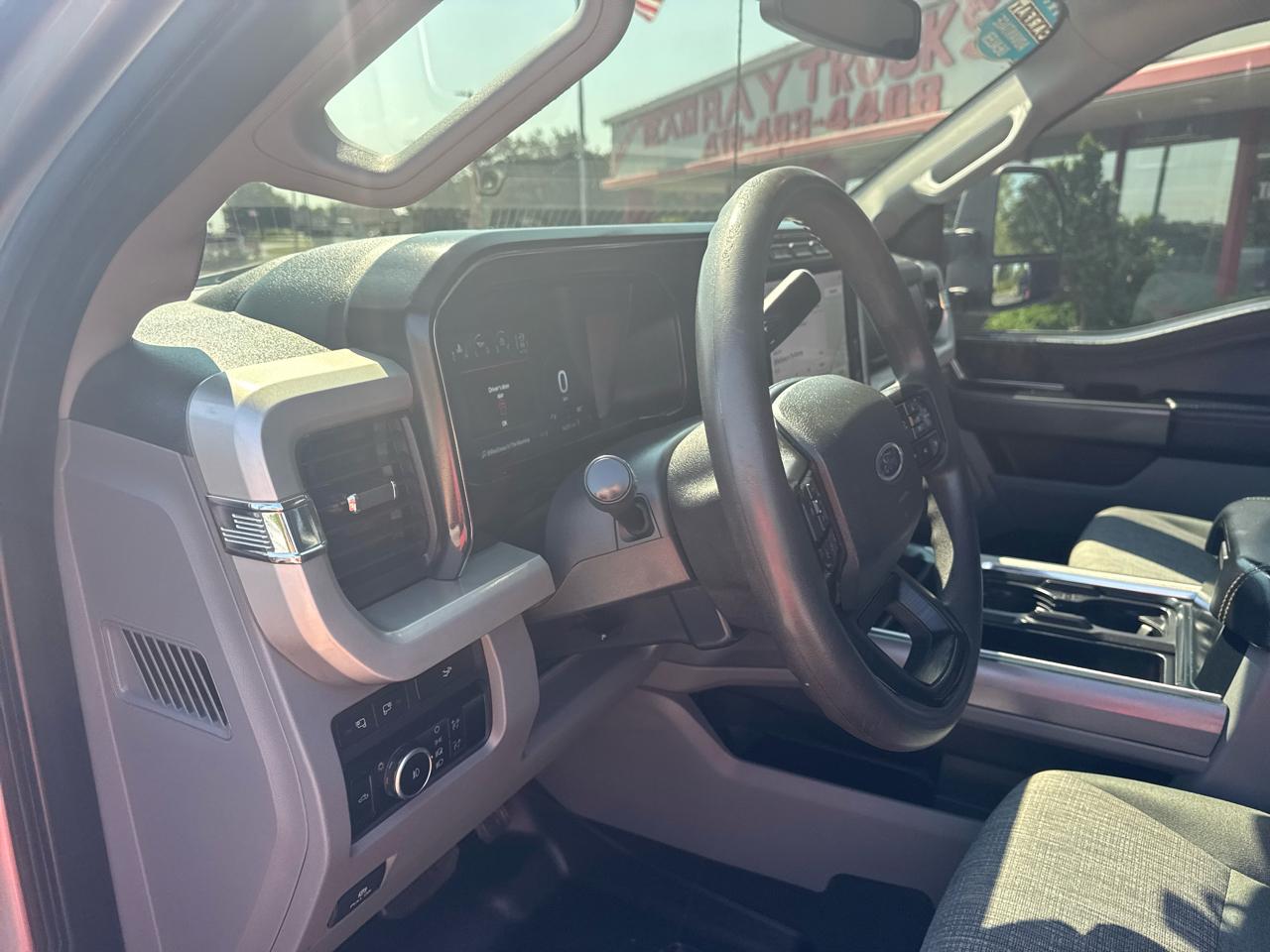 Ford Super Duty F-250 SRW XLT 4WD Crew Cab 6.75' Box 2024
