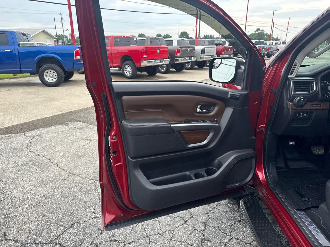 Nissan Titan 4x4 Crew Cab Platinum Reserve 2018