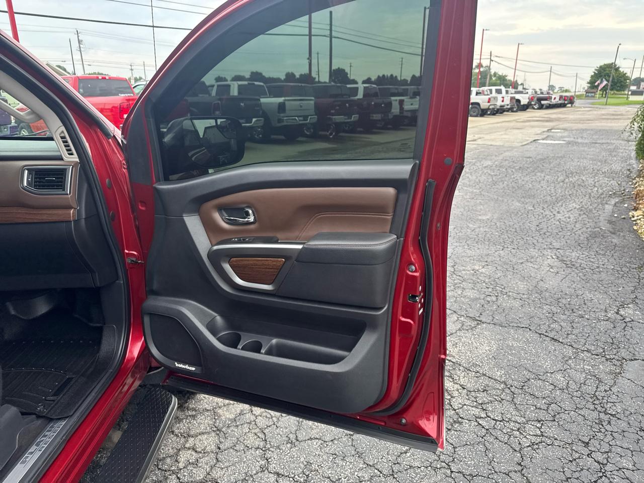 Nissan Titan 4x4 Crew Cab Platinum Reserve 2018