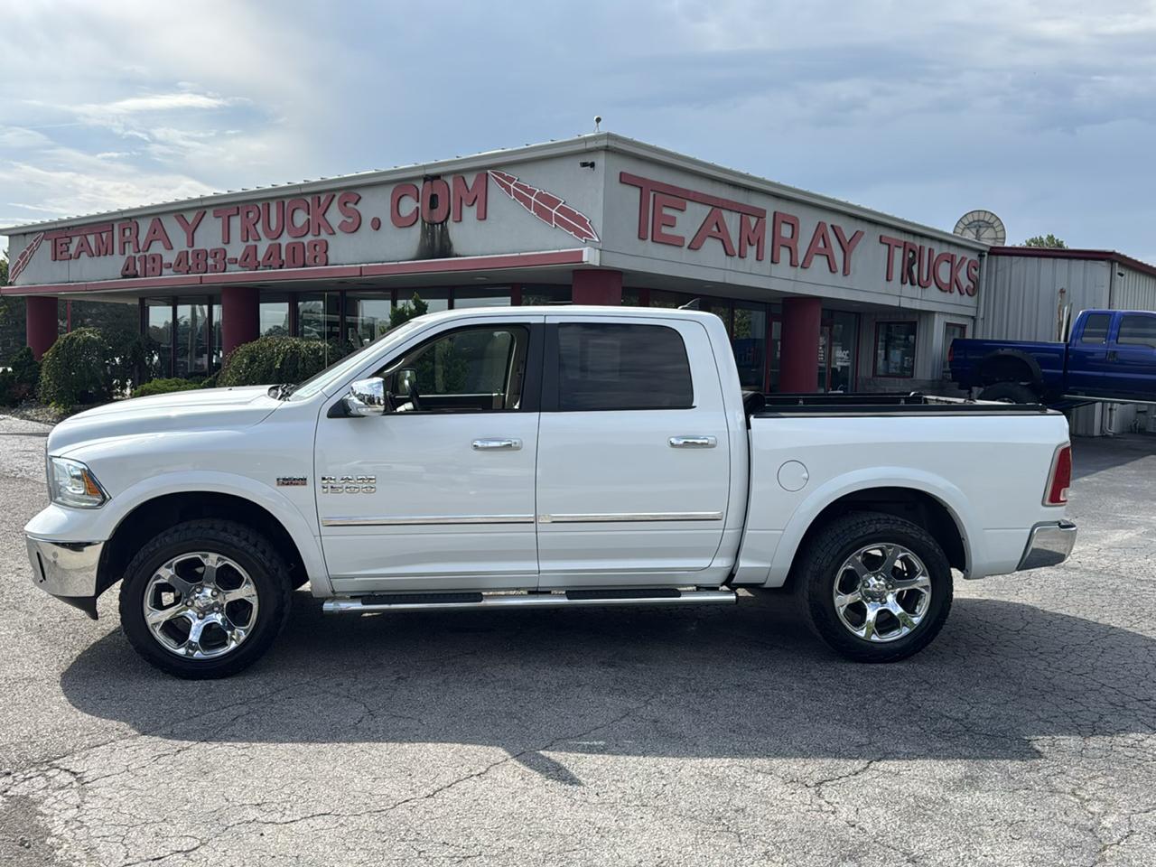 RAM 1500 4WD Crew Cab 140.5" Laramie 2014