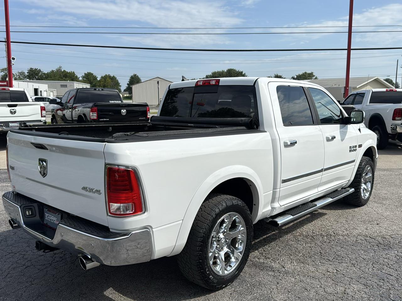 RAM 1500 4WD Crew Cab 140.5" Laramie 2014