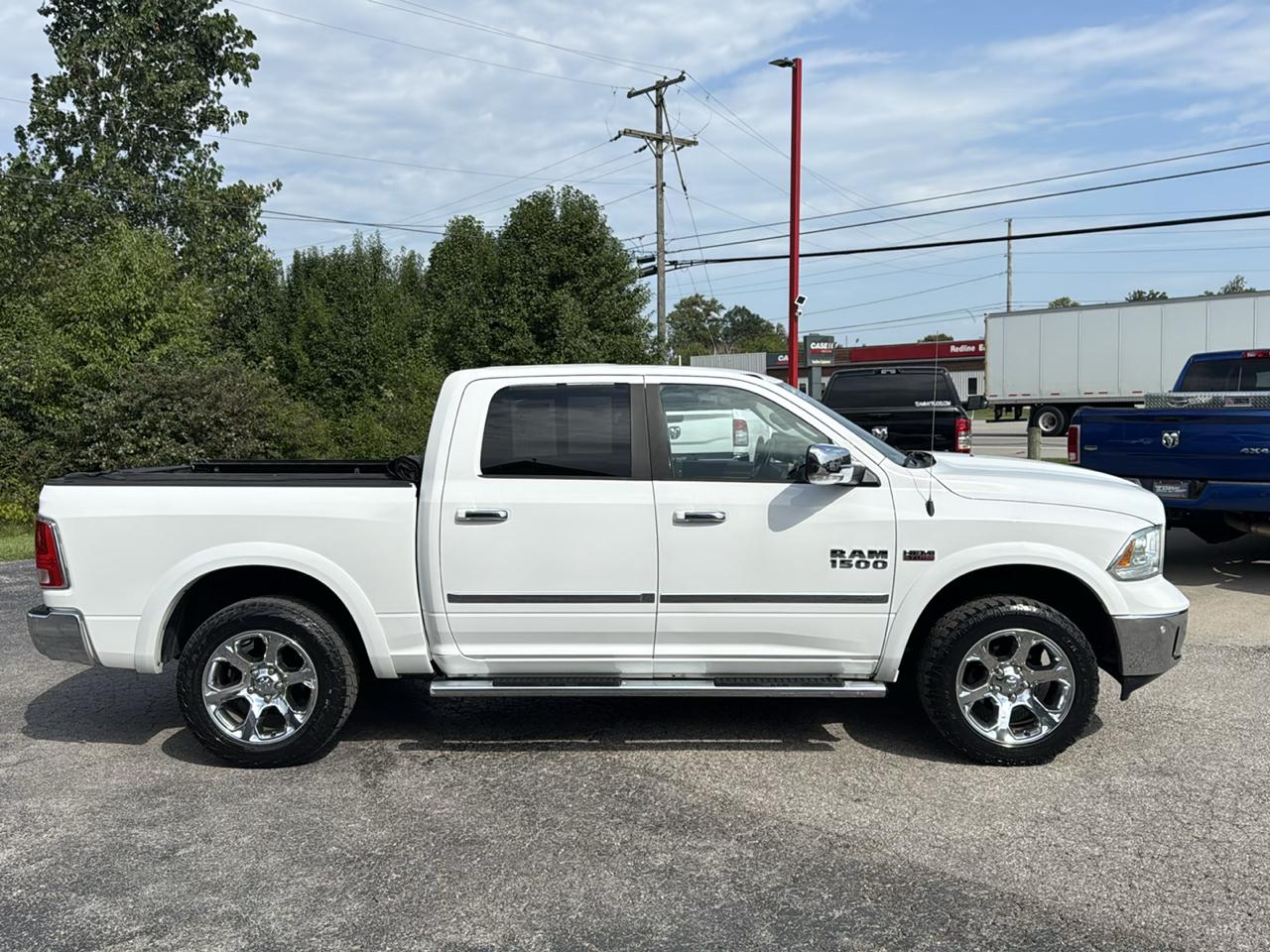 RAM 1500 4WD Crew Cab 140.5" Laramie 2014