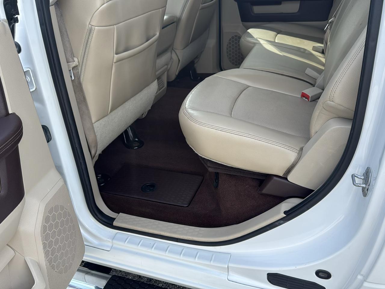 RAM 1500 4WD Crew Cab 140.5" Laramie 2014