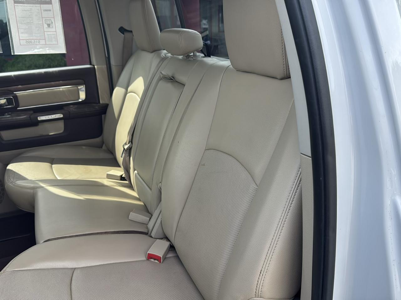 RAM 1500 4WD Crew Cab 140.5" Laramie 2014