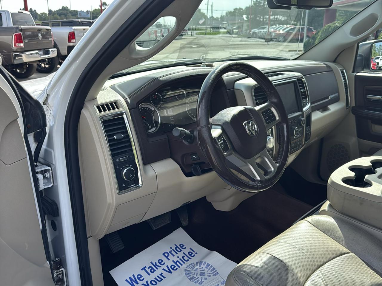 RAM 1500 4WD Crew Cab 140.5" Laramie 2014