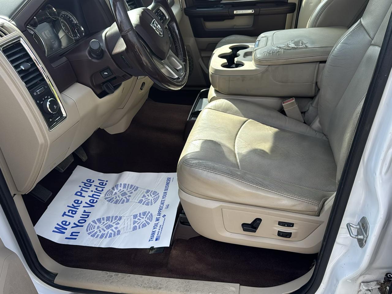 RAM 1500 4WD Crew Cab 140.5" Laramie 2014