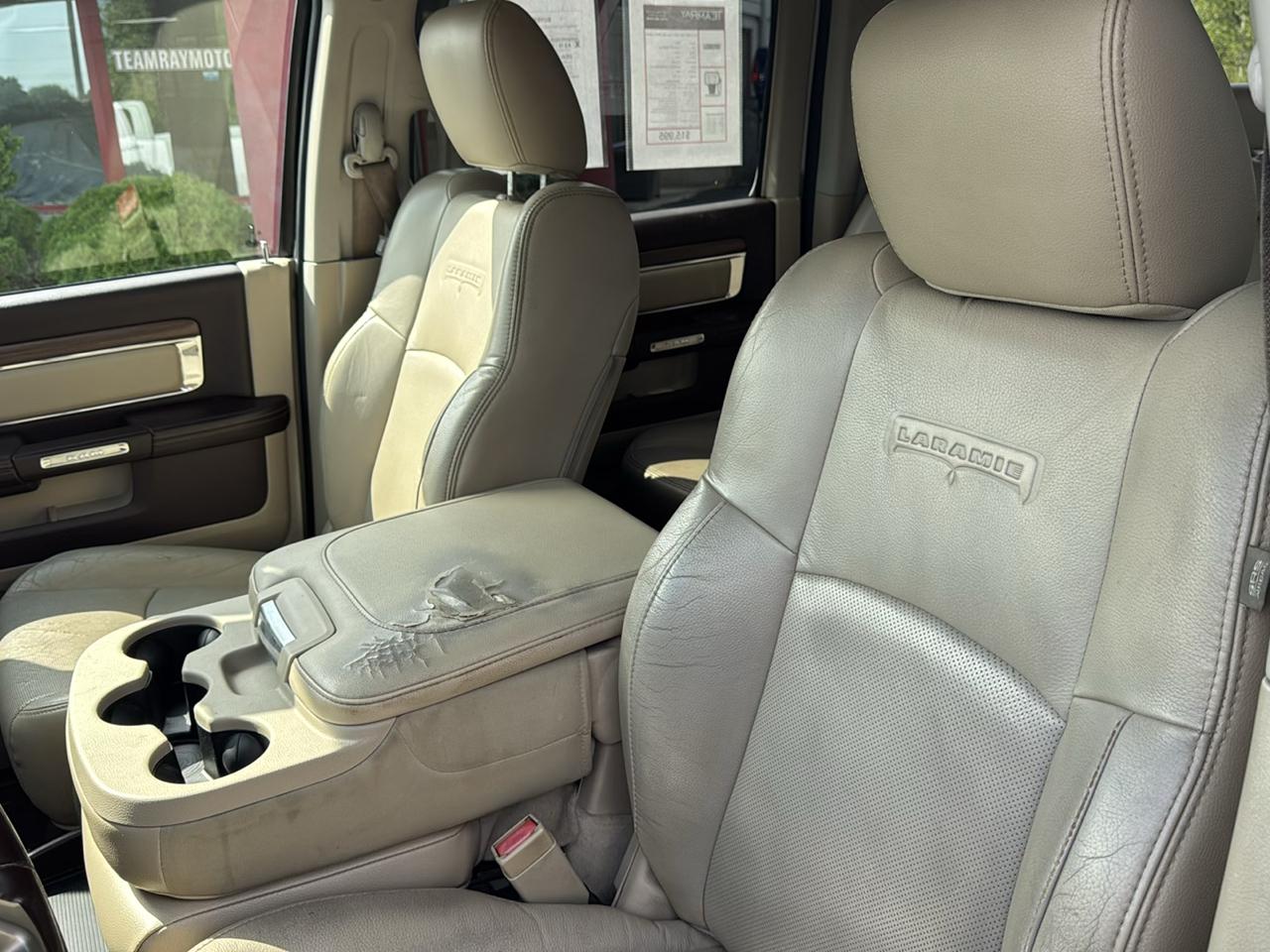 RAM 1500 4WD Crew Cab 140.5" Laramie 2014