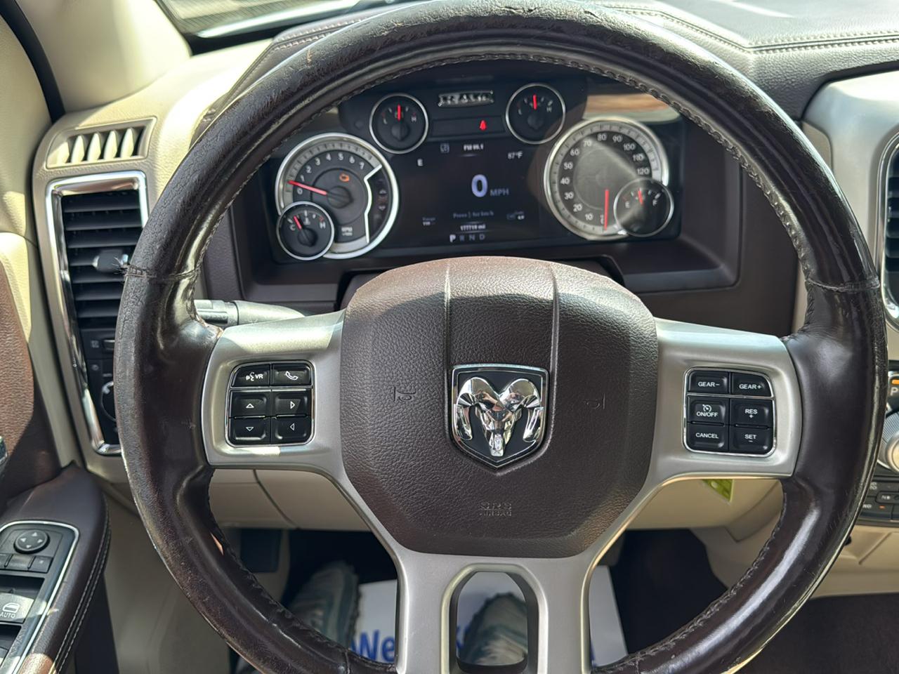 RAM 1500 4WD Crew Cab 140.5" Laramie 2014