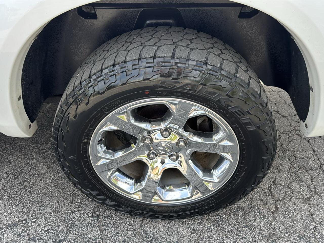 RAM 1500 4WD Crew Cab 140.5" Laramie 2014