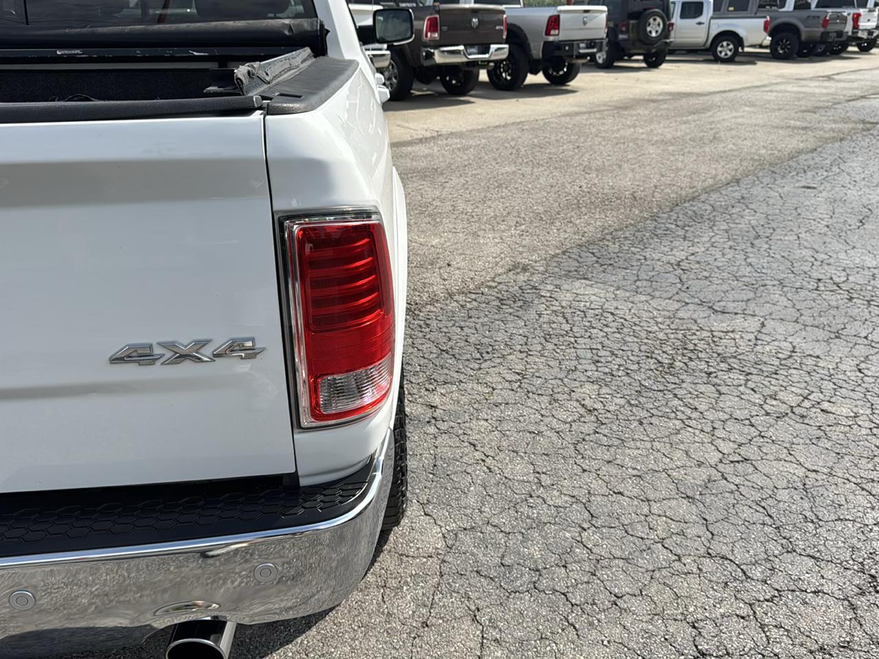 RAM 1500 4WD Crew Cab 140.5" Laramie 2014