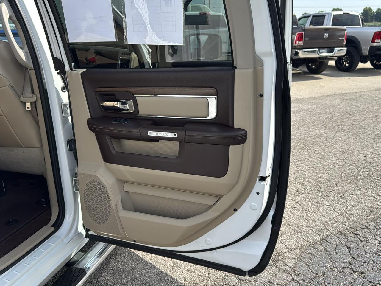 RAM 1500 4WD Crew Cab 140.5" Laramie 2014