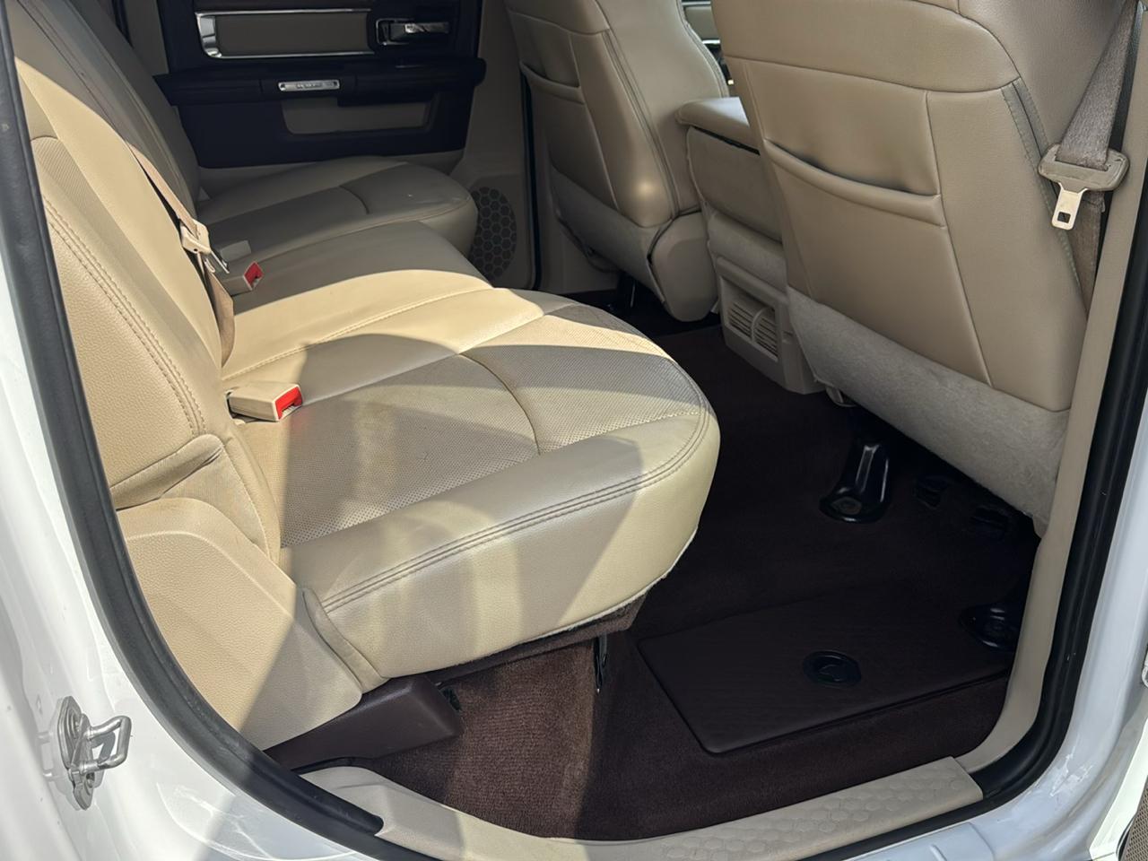 RAM 1500 4WD Crew Cab 140.5" Laramie 2014