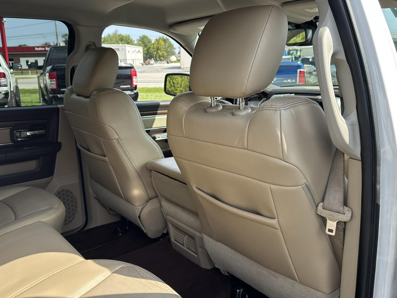 RAM 1500 4WD Crew Cab 140.5" Laramie 2014