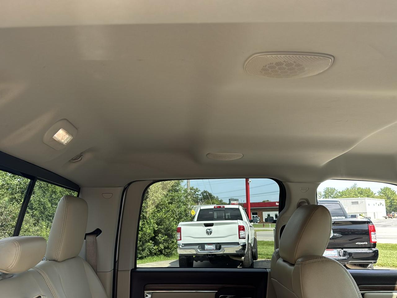 RAM 1500 4WD Crew Cab 140.5" Laramie 2014
