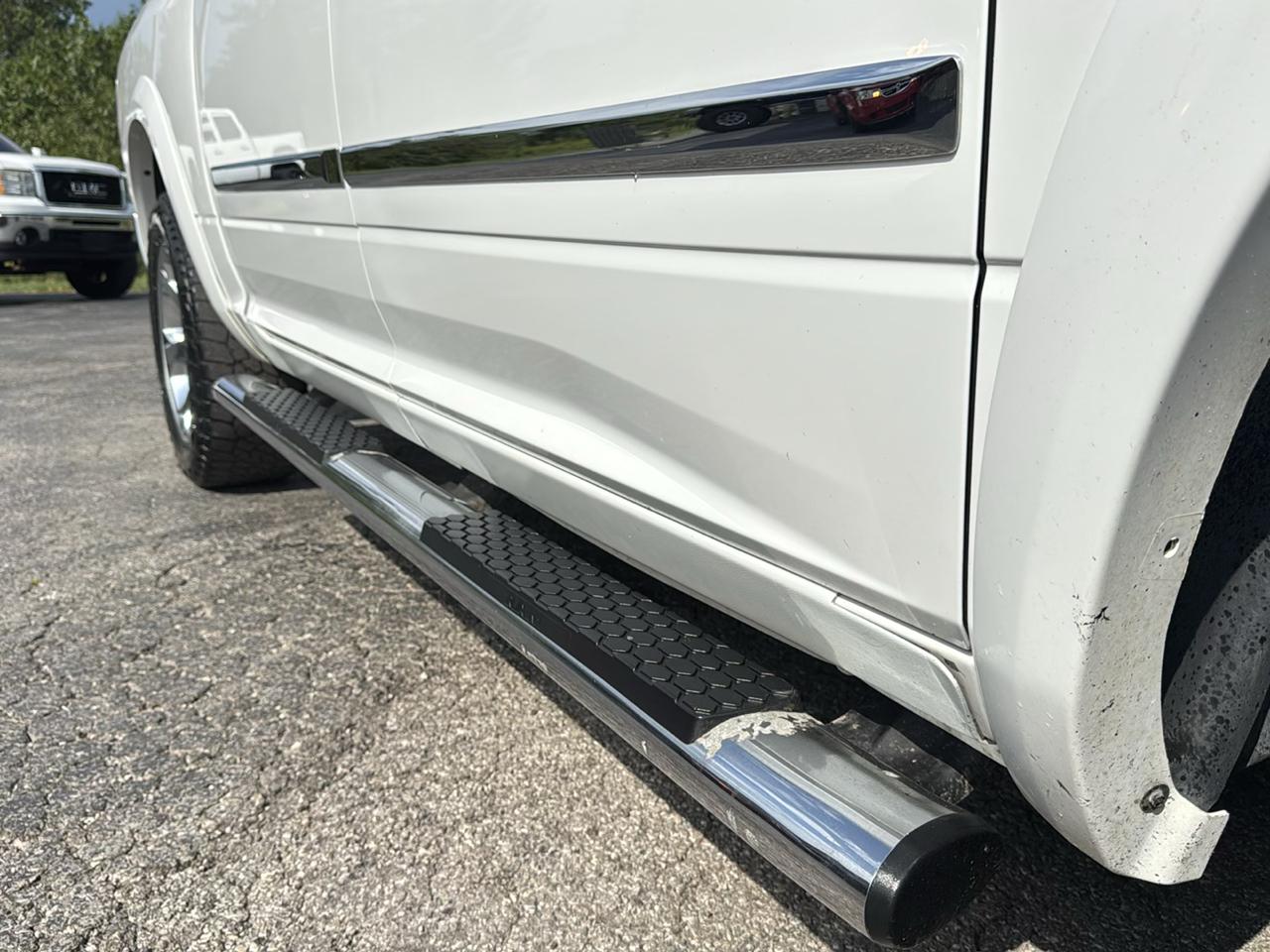 RAM 1500 4WD Crew Cab 140.5" Laramie 2014