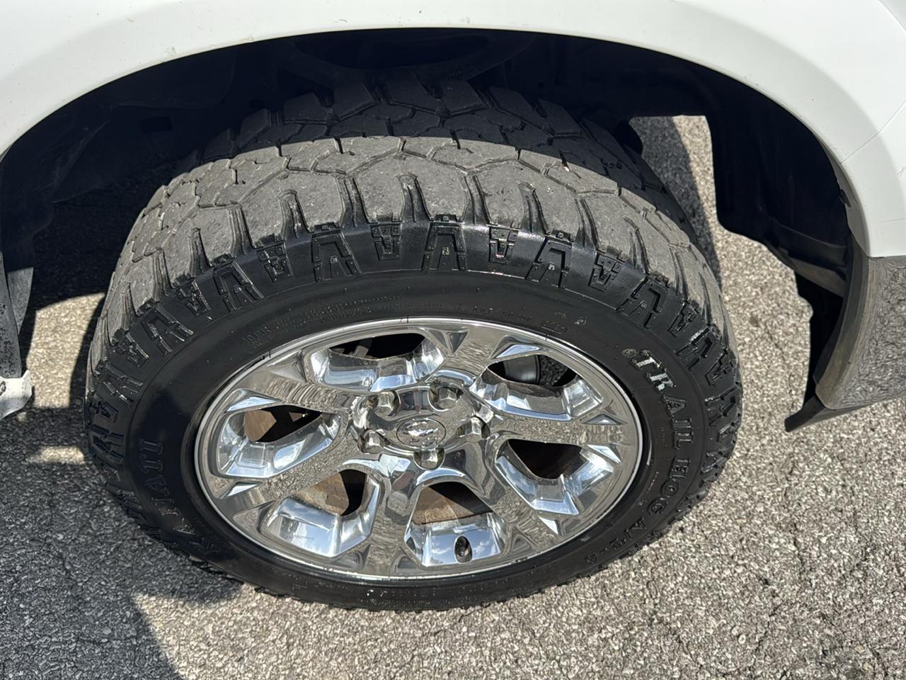 RAM 1500 4WD Crew Cab 140.5" Laramie 2014