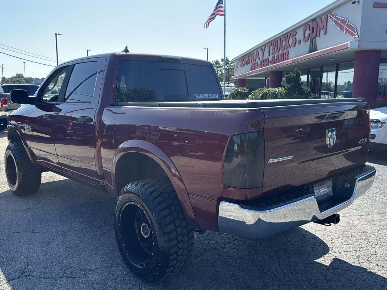 RAM 1500 4WD Crew Cab 140.5" Outdoorsman 2016