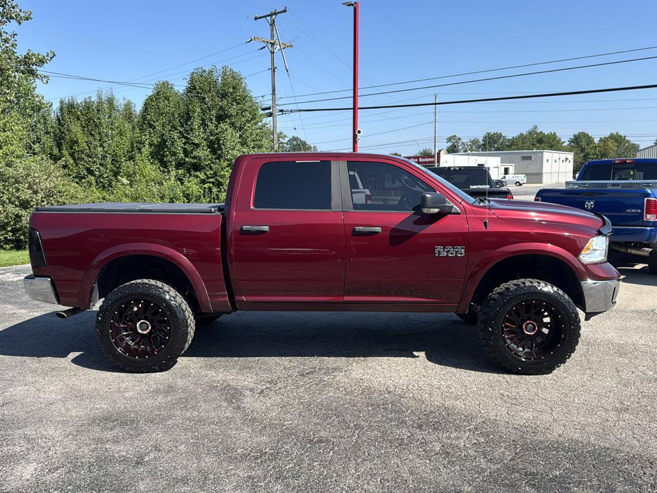 RAM 1500 4WD Crew Cab 140.5" Outdoorsman 2016