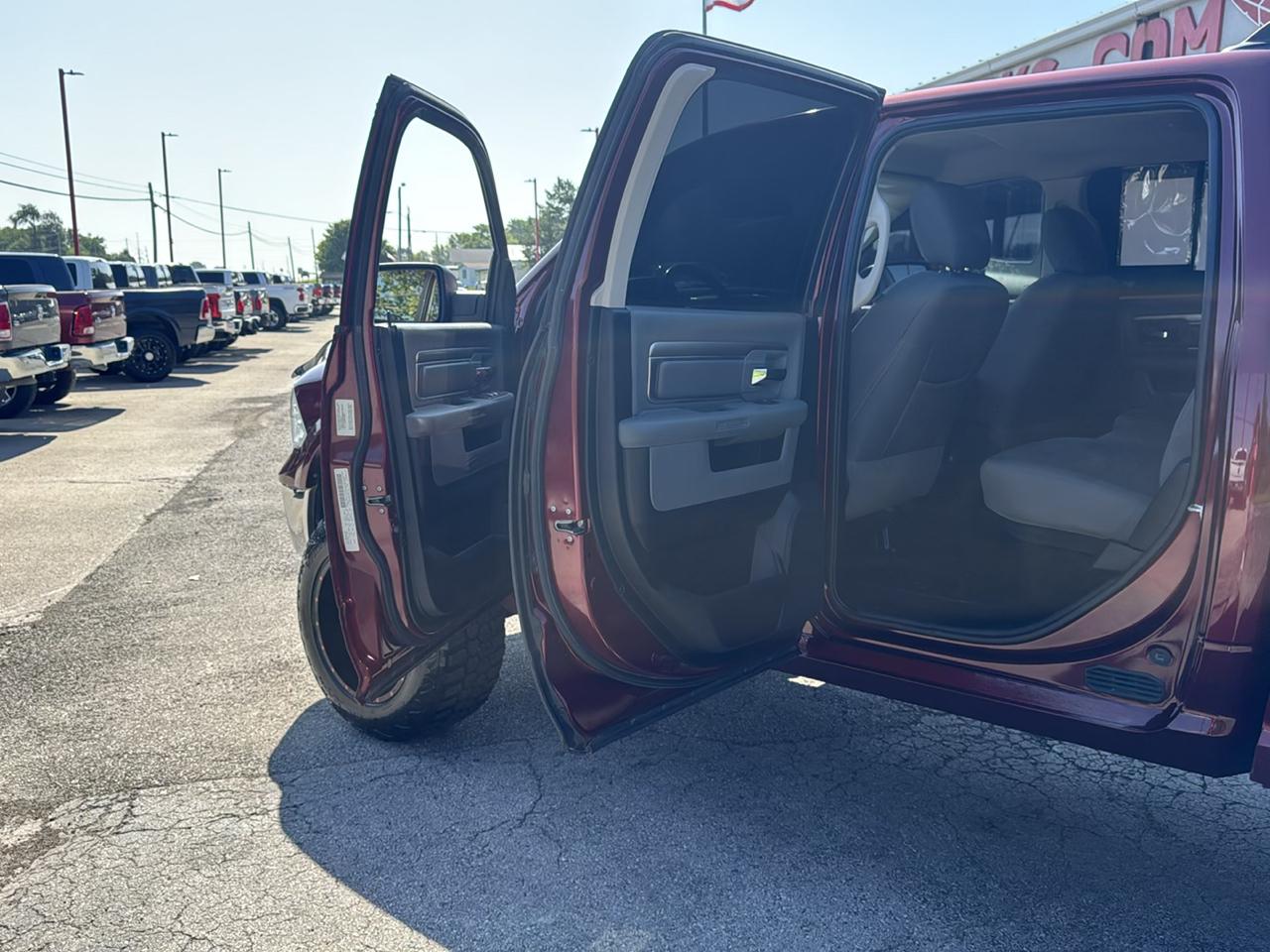 RAM 1500 4WD Crew Cab 140.5" Outdoorsman 2016