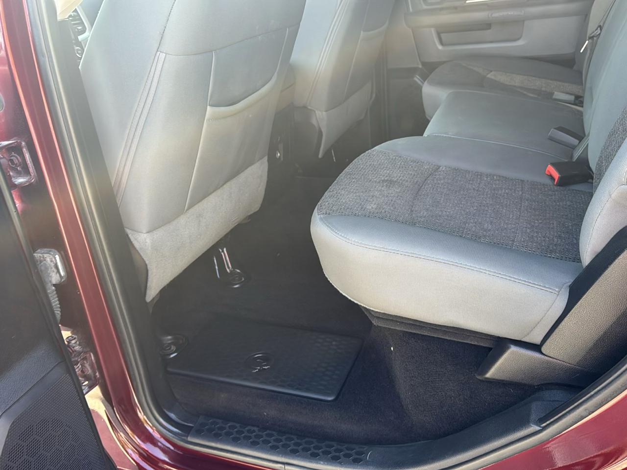RAM 1500 4WD Crew Cab 140.5" Outdoorsman 2016