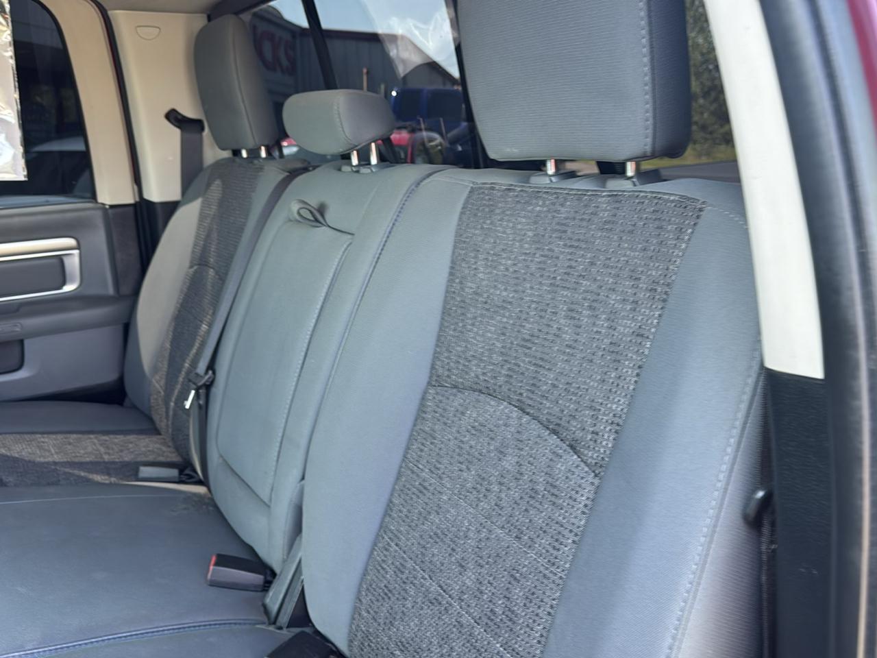RAM 1500 4WD Crew Cab 140.5" Outdoorsman 2016