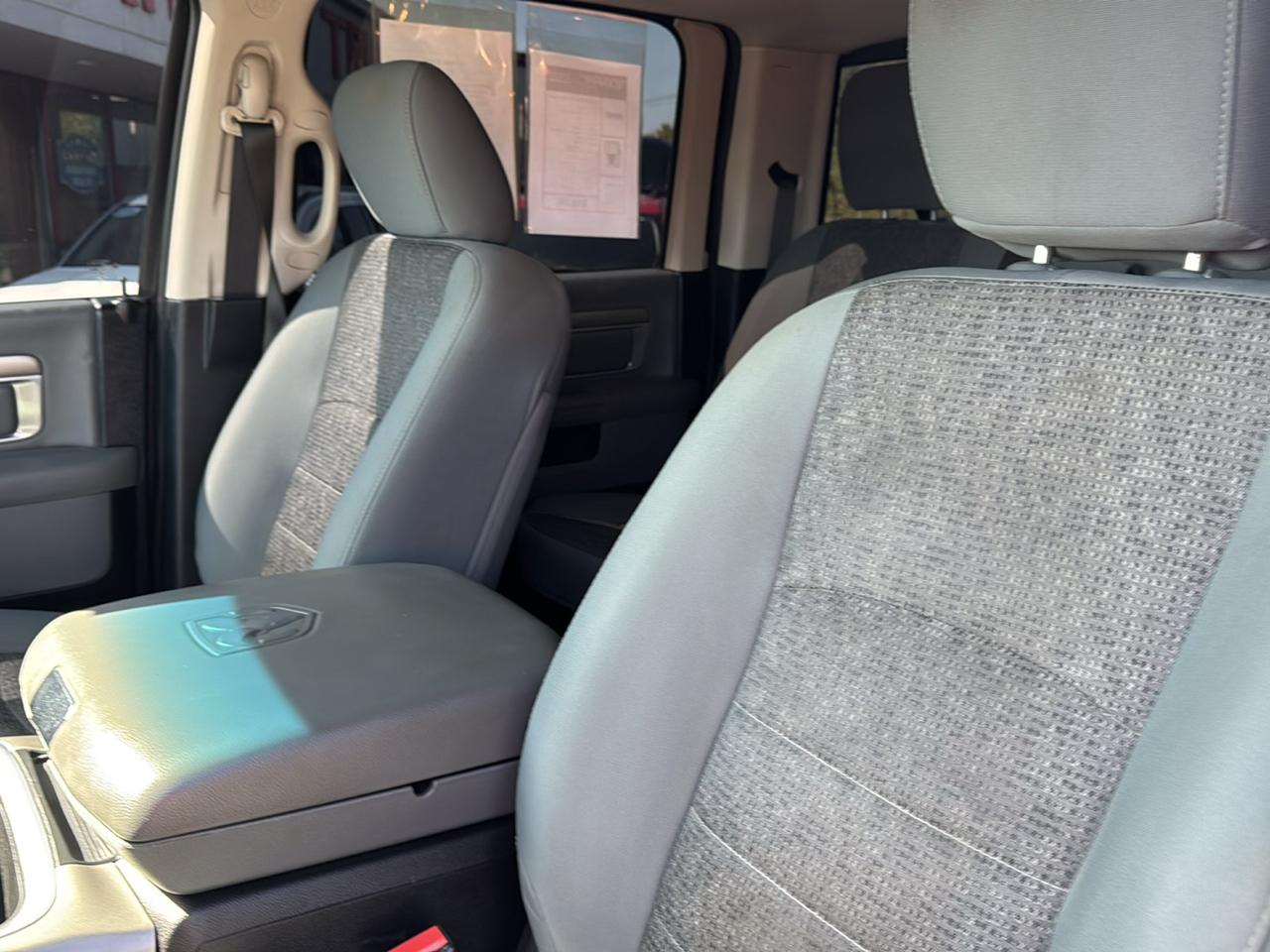 RAM 1500 4WD Crew Cab 140.5" Outdoorsman 2016