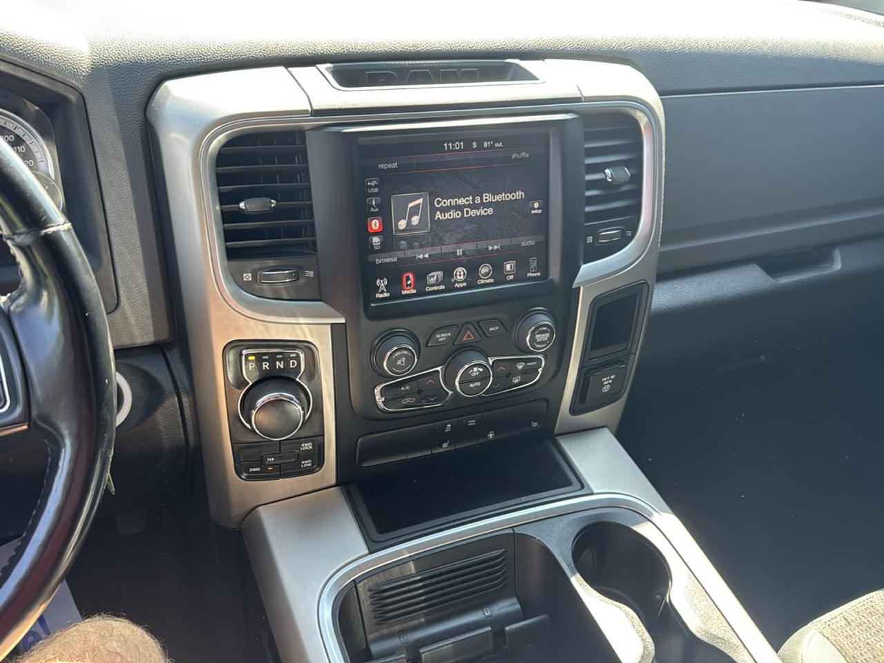 RAM 1500 4WD Crew Cab 140.5" Outdoorsman 2016