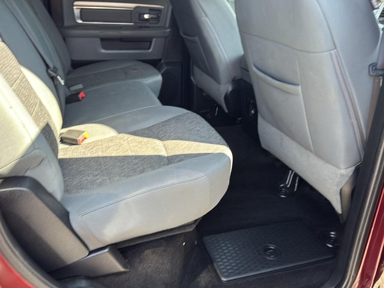 RAM 1500 4WD Crew Cab 140.5" Outdoorsman 2016