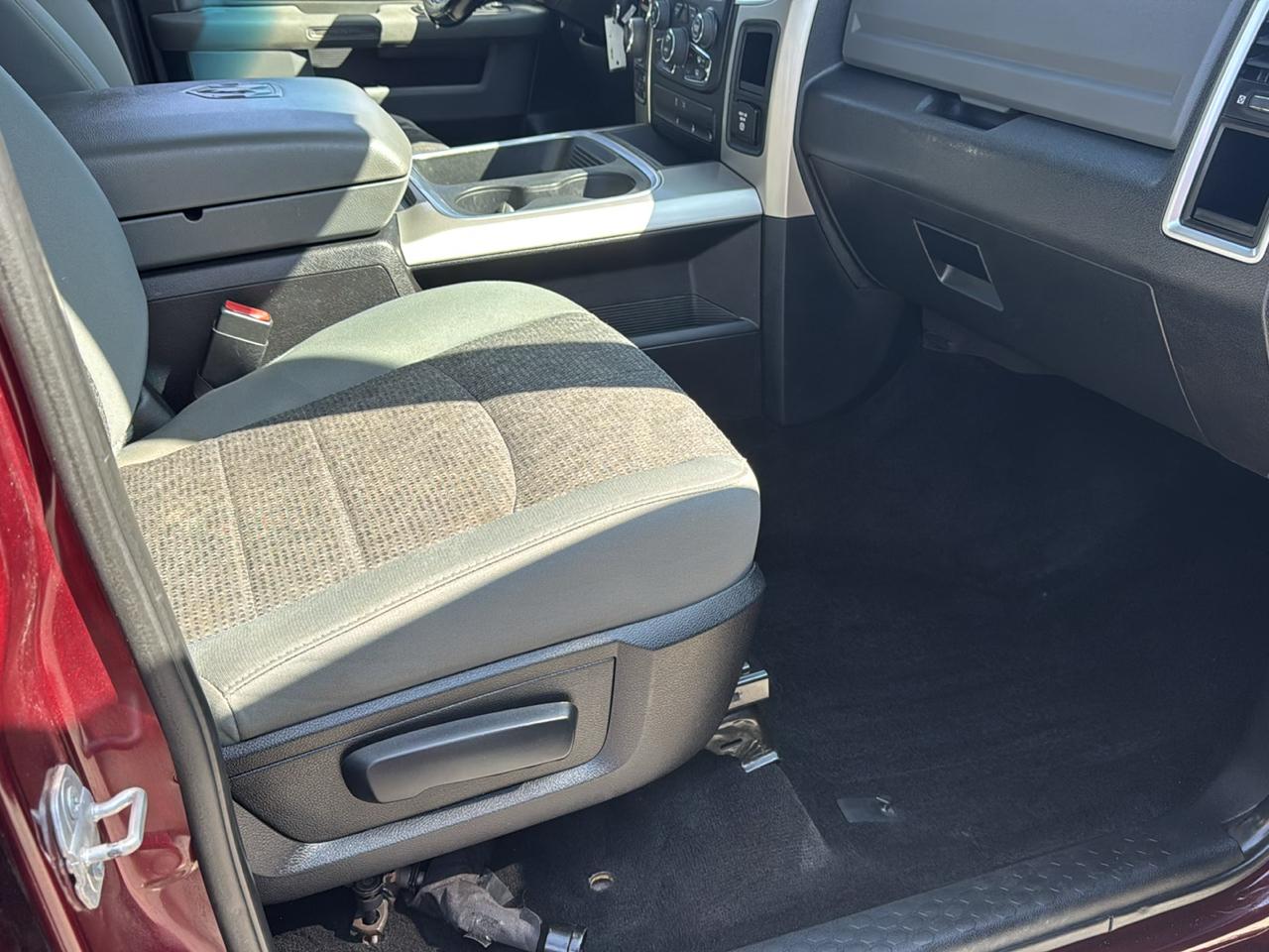 RAM 1500 4WD Crew Cab 140.5" Outdoorsman 2016