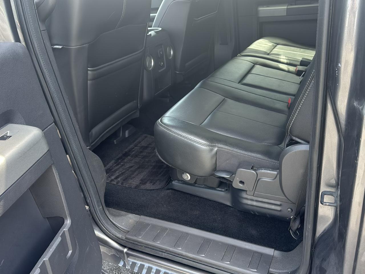 Ford Super Duty F-350 SRW 4WD Crew Cab 156" Lariat 2012