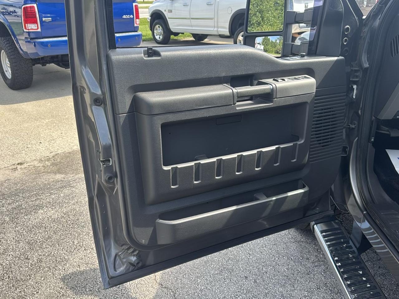 Ford Super Duty F-350 SRW 4WD Crew Cab 156" Lariat 2012