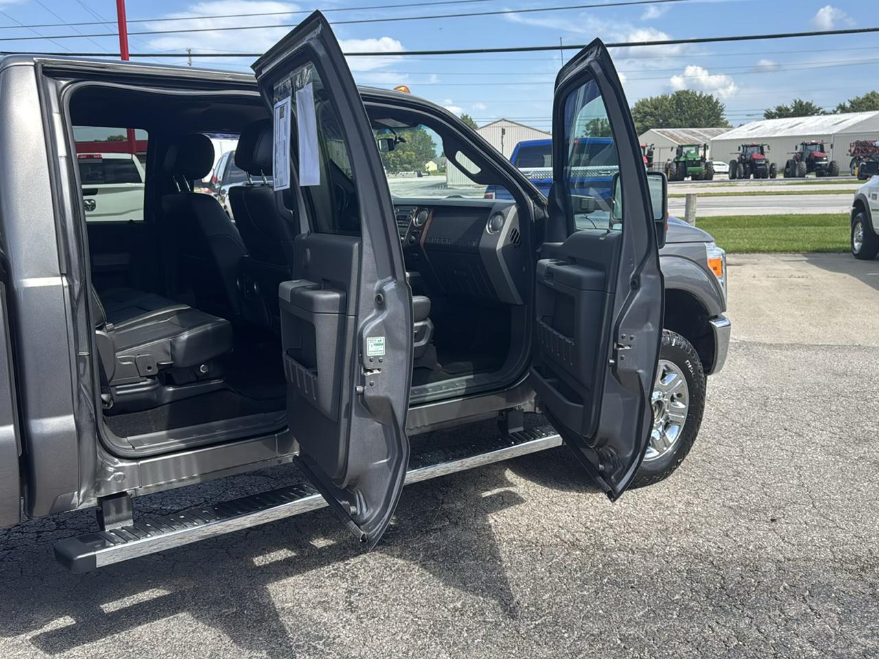 Ford Super Duty F-350 SRW 4WD Crew Cab 156" Lariat 2012