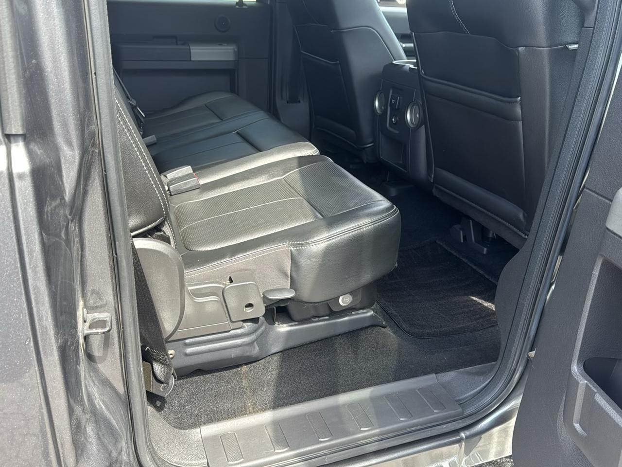 Ford Super Duty F-350 SRW 4WD Crew Cab 156" Lariat 2012