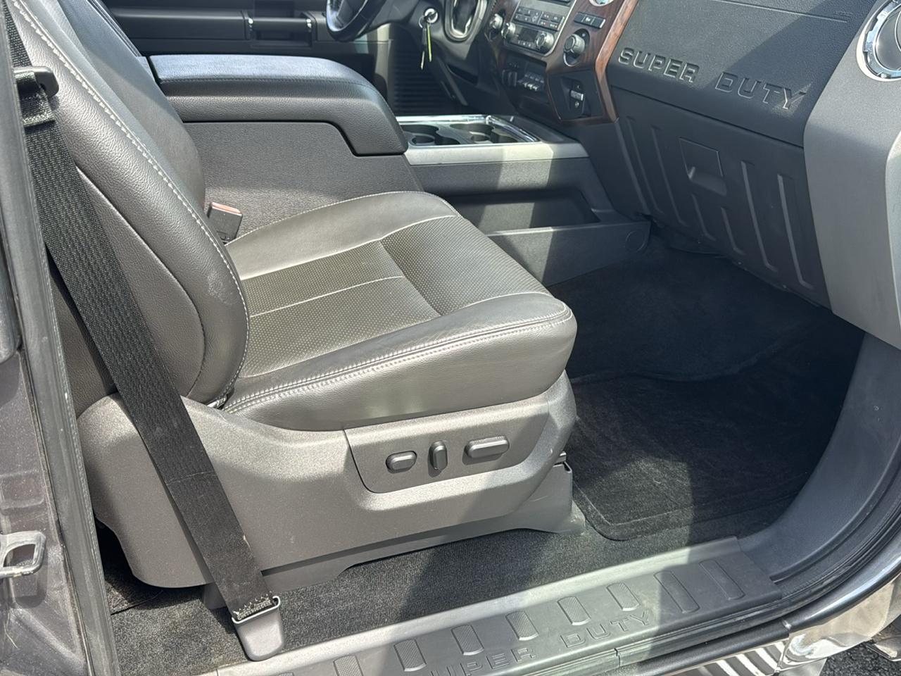 Ford Super Duty F-350 SRW 4WD Crew Cab 156" Lariat 2012