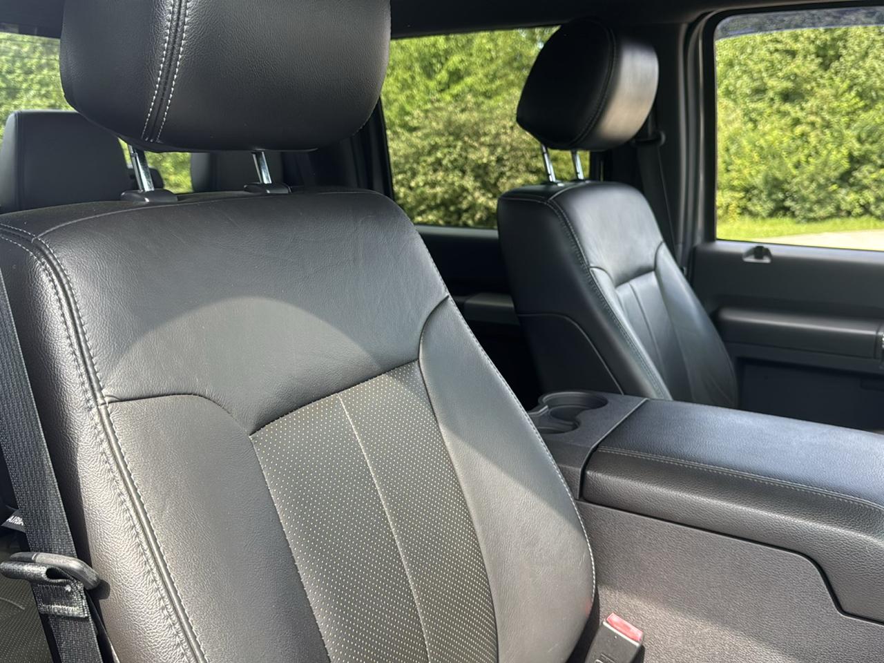 Ford Super Duty F-350 SRW 4WD Crew Cab 156" Lariat 2012