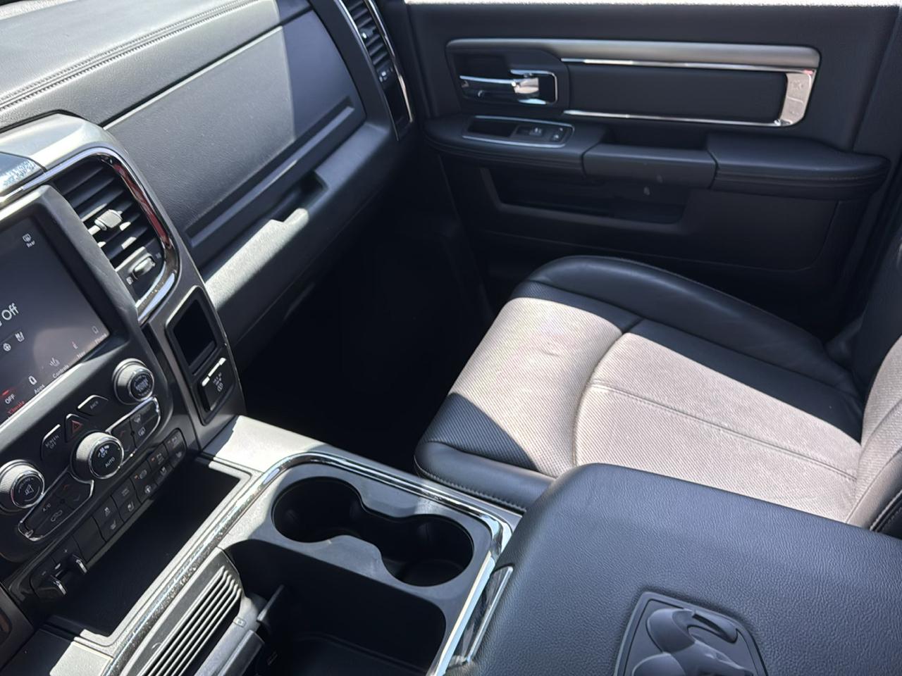 RAM 3500 Laramie 4x4 Crew Cab 8' Box 2018