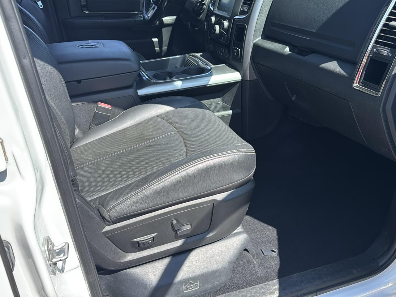 RAM 3500 Laramie 4x4 Crew Cab 8' Box 2018