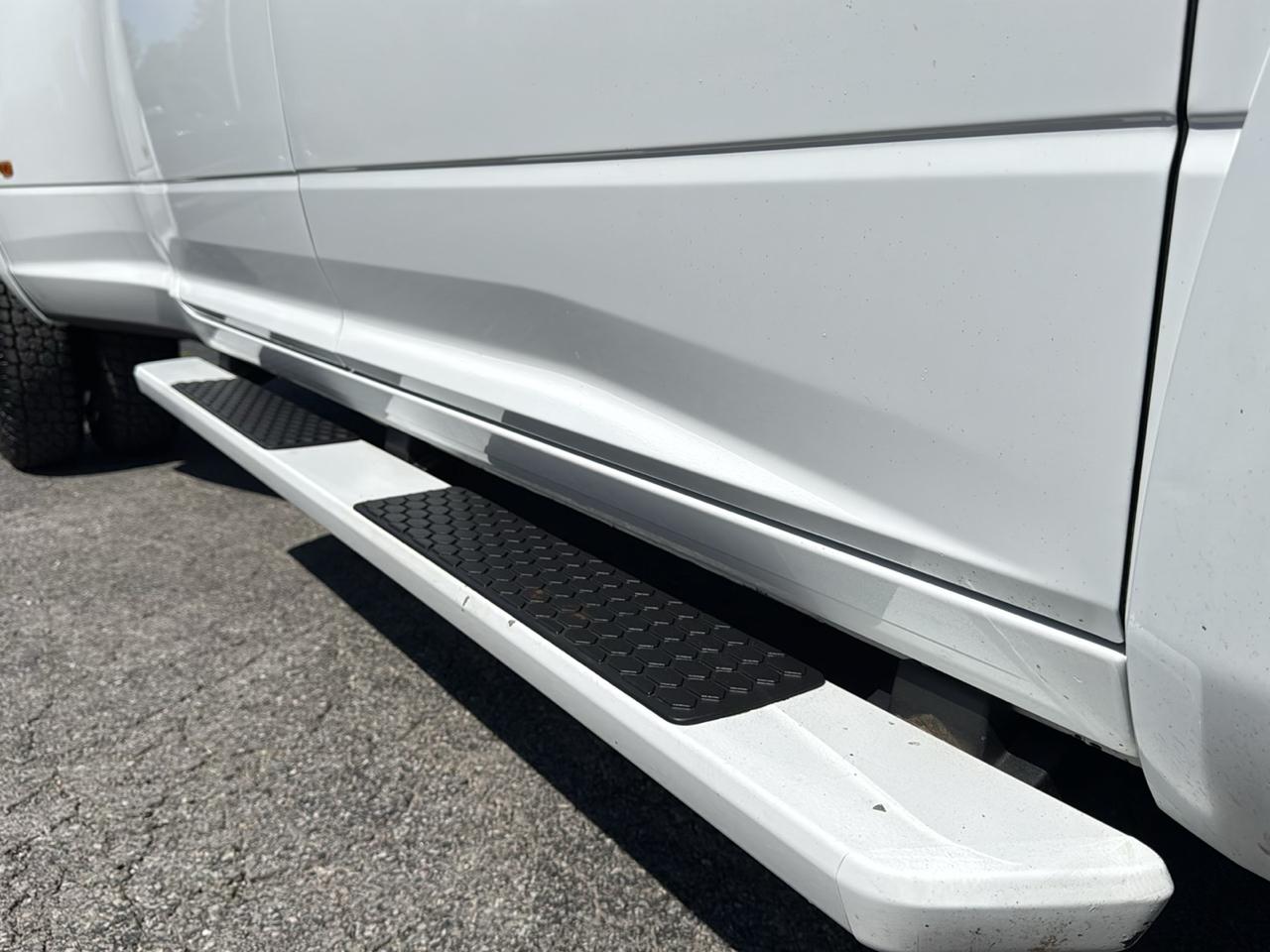 RAM 3500 Laramie 4x4 Crew Cab 8' Box 2018