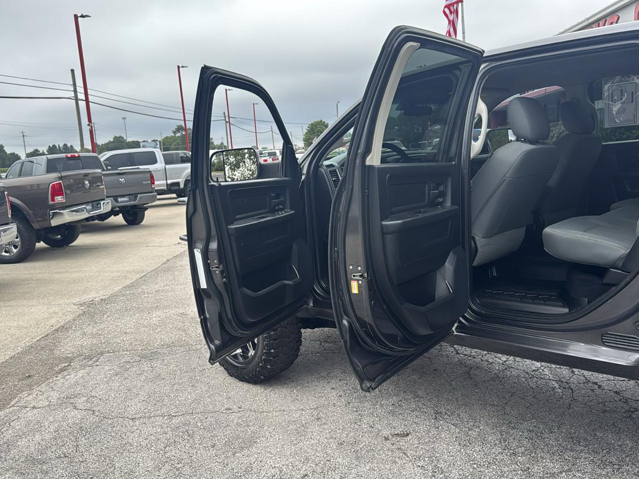 RAM 2500 Tradesman 4x4 Crew Cab 6'4" Box 2018