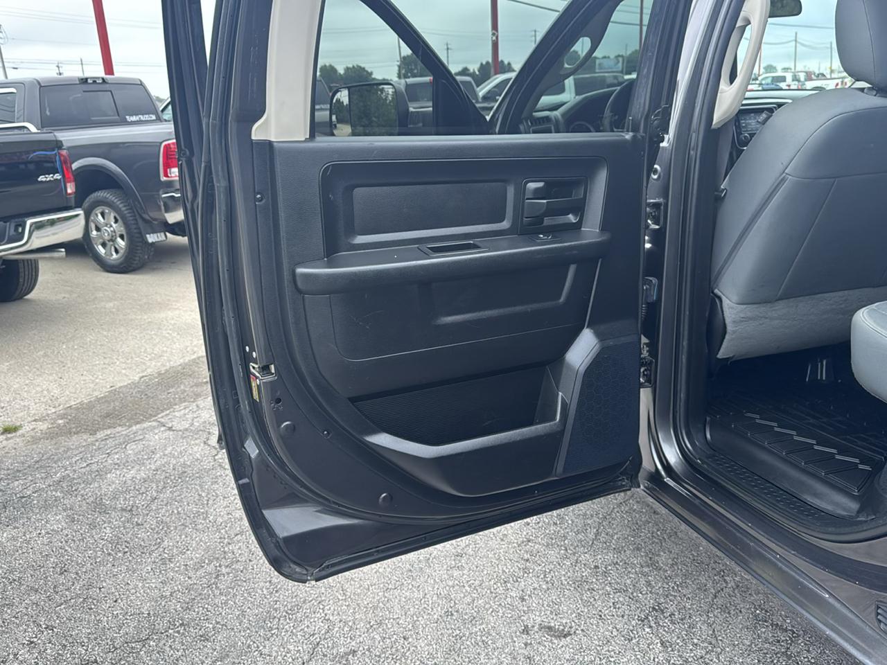 RAM 2500 Tradesman 4x4 Crew Cab 6'4" Box 2018