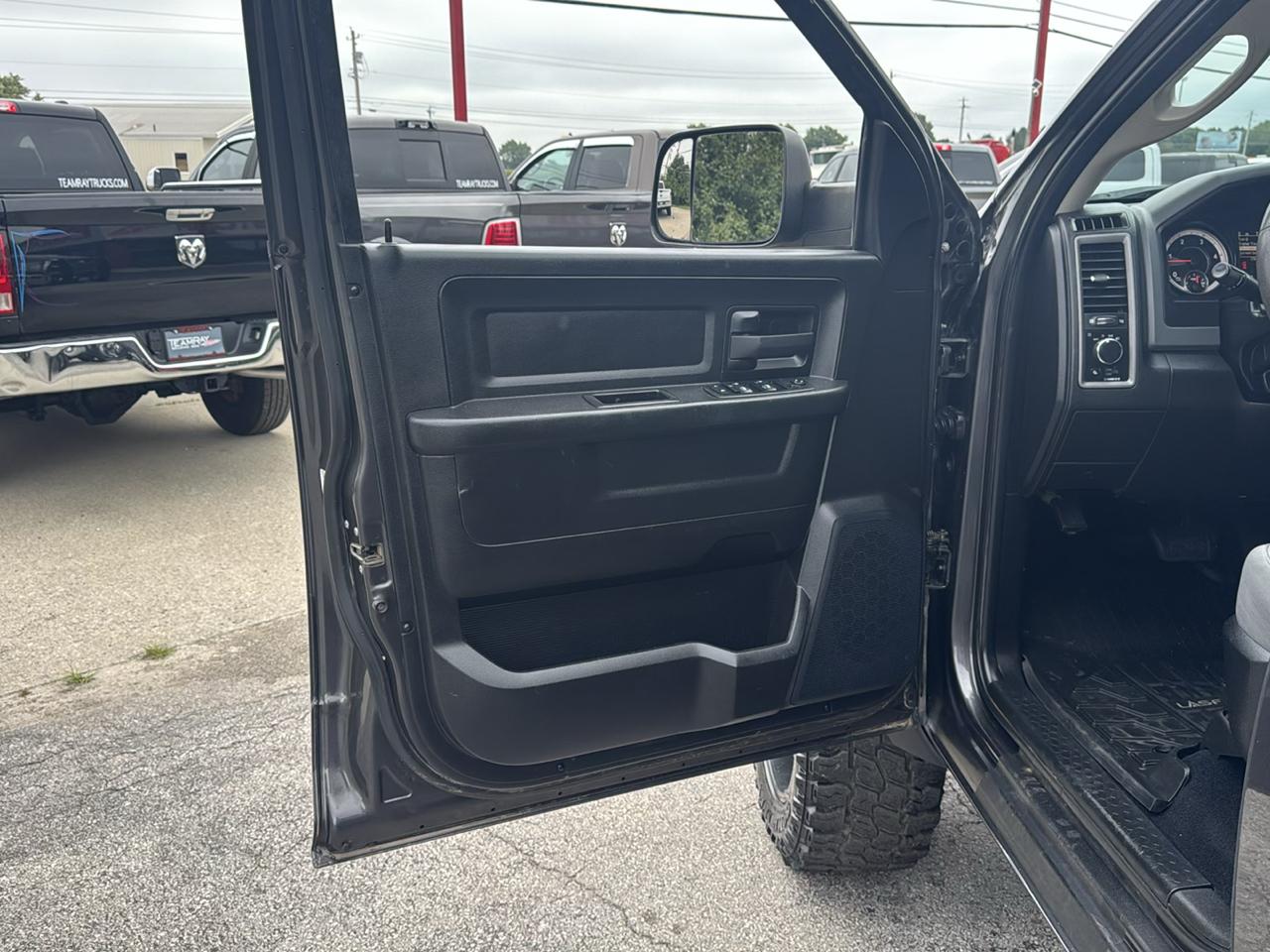 RAM 2500 Tradesman 4x4 Crew Cab 6'4" Box 2018