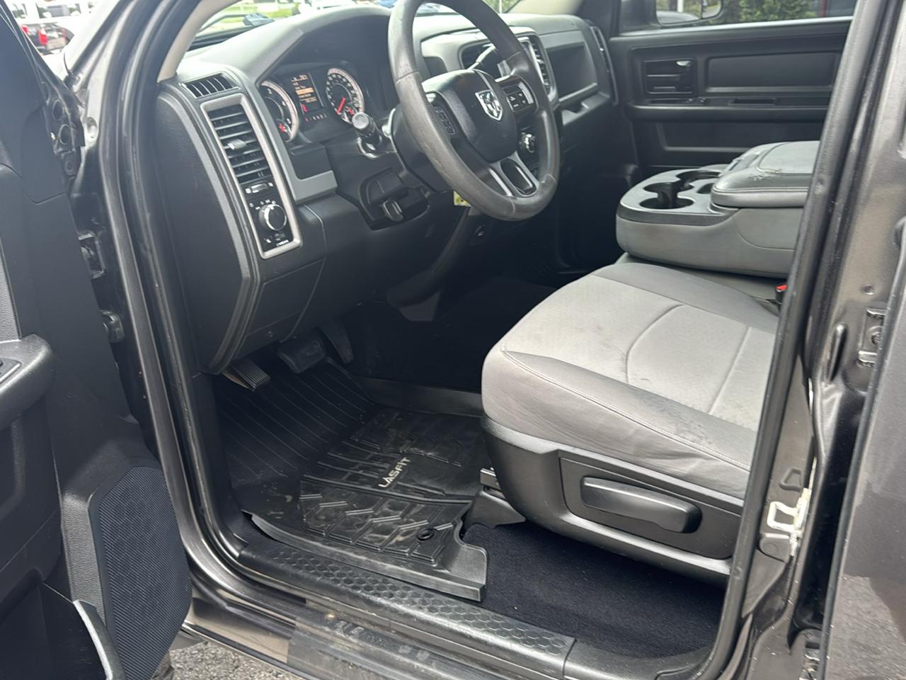 RAM 2500 Tradesman 4x4 Crew Cab 6'4" Box 2018
