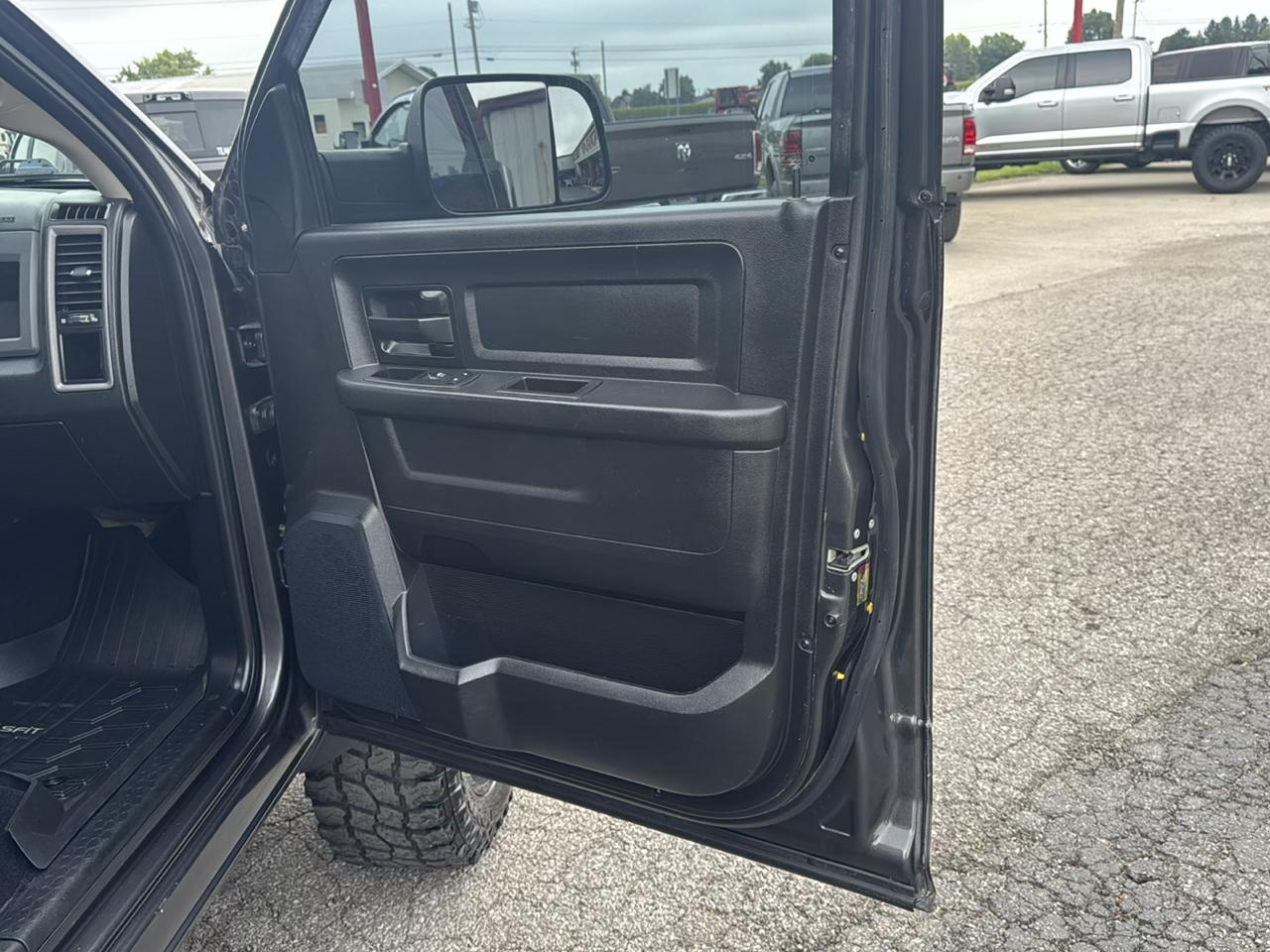 RAM 2500 Tradesman 4x4 Crew Cab 6'4" Box 2018