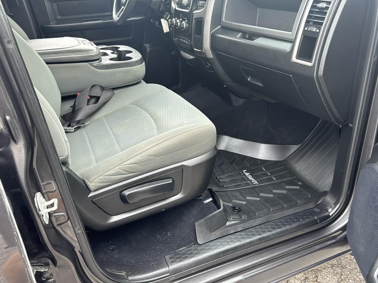 RAM 2500 Tradesman 4x4 Crew Cab 6'4" Box 2018