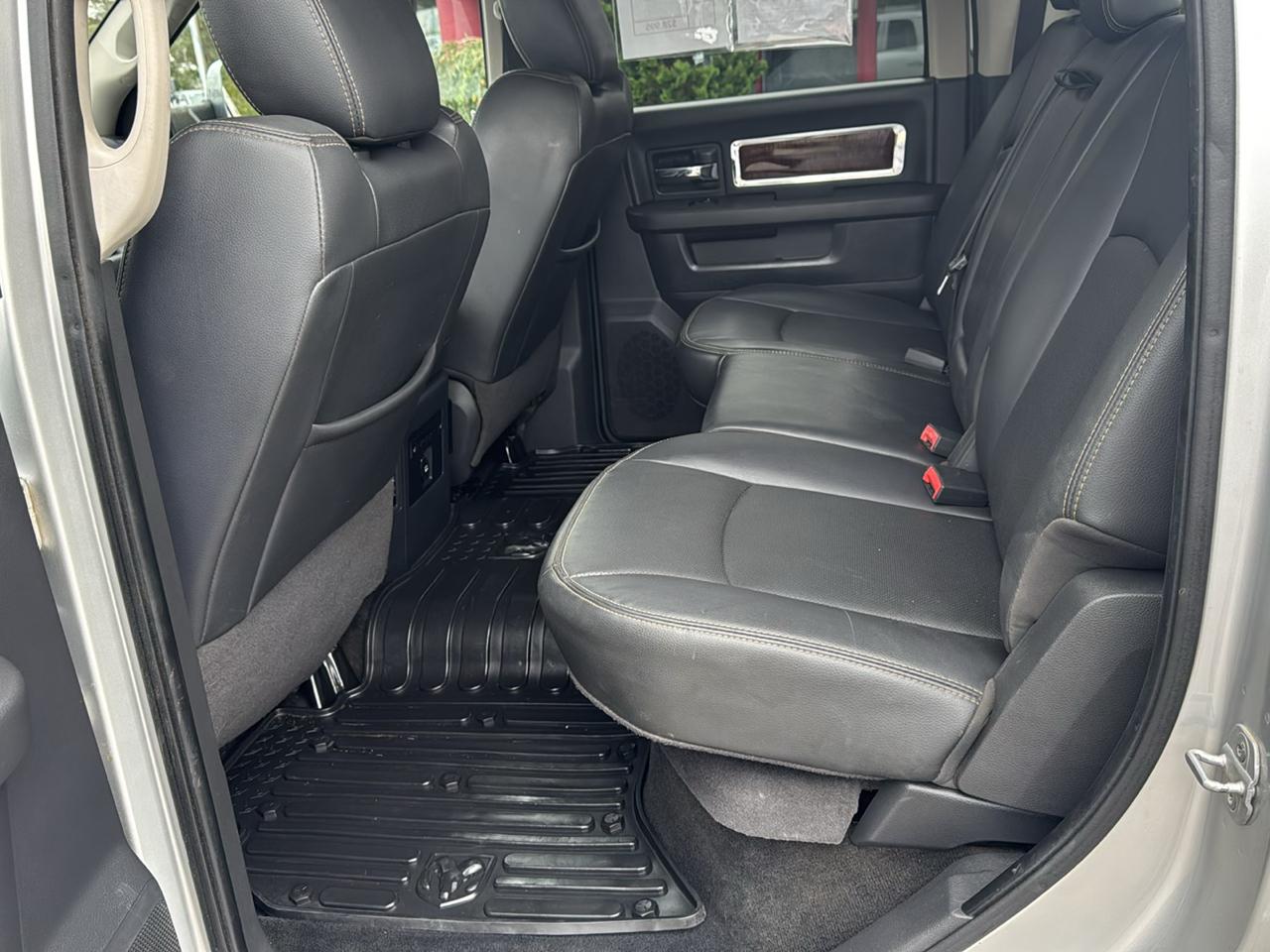 RAM 3500 4WD Crew Cab 169" Laramie 2011