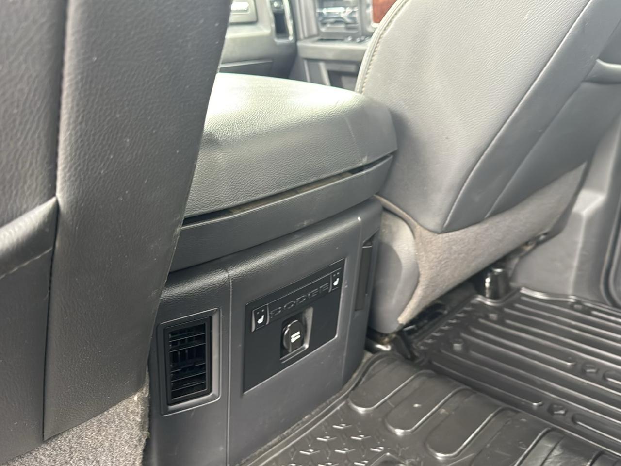 RAM 3500 4WD Crew Cab 169" Laramie 2011