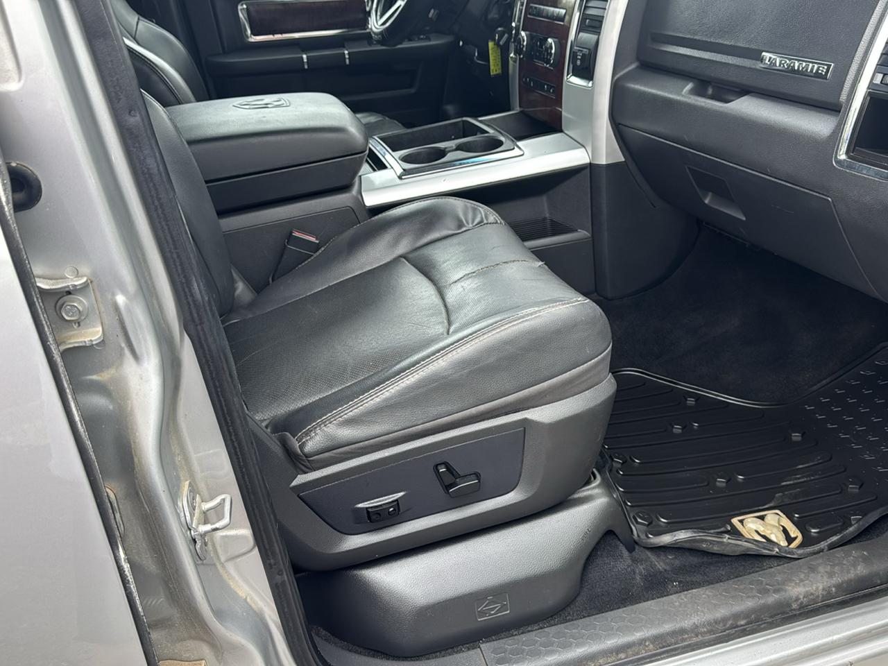RAM 3500 4WD Crew Cab 169" Laramie 2011
