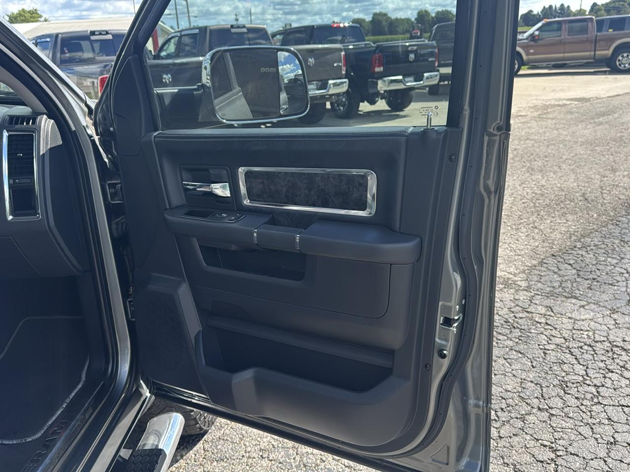 RAM 2500 4WD Mega Cab 160.5" Laramie Limited 2012