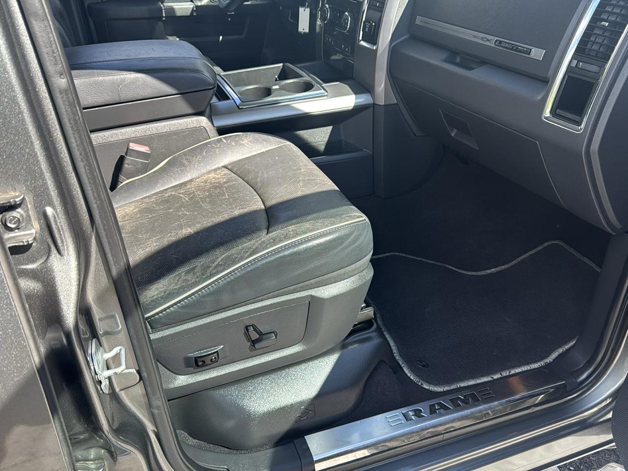 RAM 2500 4WD Mega Cab 160.5" Laramie Limited 2012