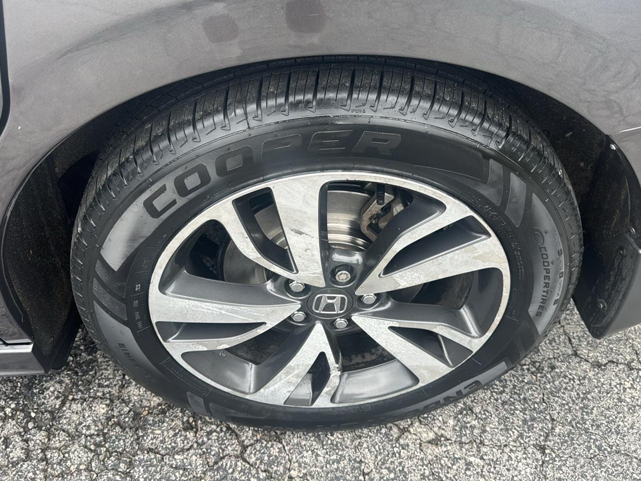 Honda Odyssey Touring Auto 2023